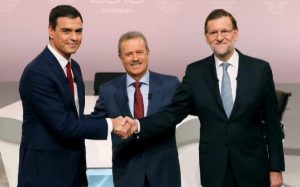 El actual presidente Mariano Rajoy junto al secretario del PSOE, Pedro Sánchez antes de las elecciones del 2015.