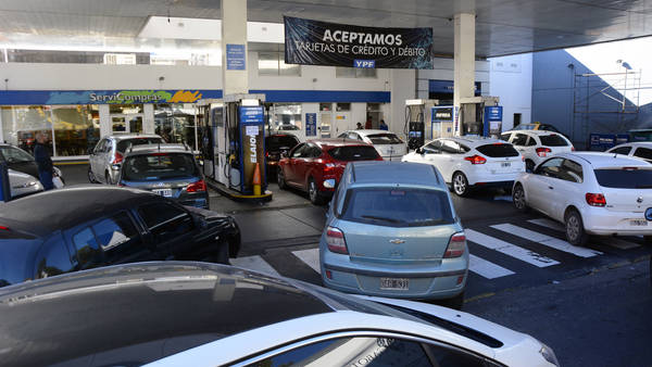 camioneros-estaciones-servicio-largas-colas_CLAIMA20160610_0356_28
