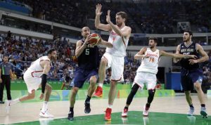 Contra España fue el partido más flojo de Argentina en la fase de grupos. Manu Ginóbili (foto) pudo pesar muy poco.