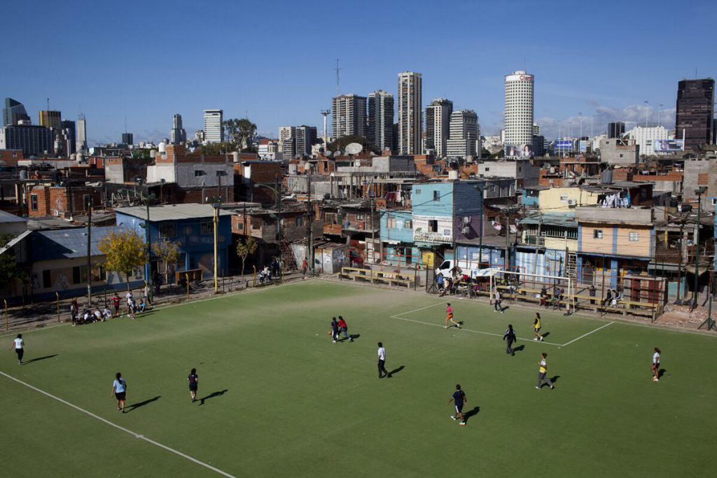 La Nuestra jugando en la cancha Güemes.