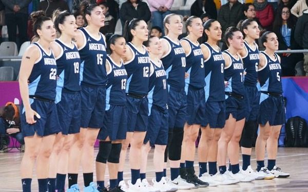 Las Gigantes frente al seleccionado paraguayo