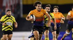 jaguares Felipe Ezcurra, medioscrum, en una gran jugada individual que terminaría en try vs Peñarol.