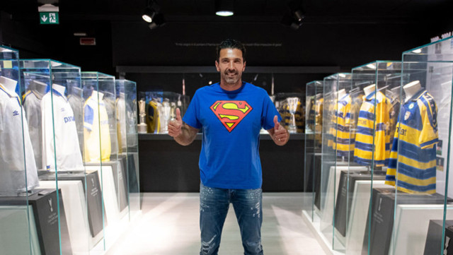 Gianluigi-Buffon Superman