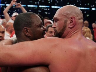 Tyson Fury hablando con Dillian Whyte