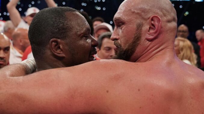 Tyson Fury hablando con Dillian Whyte