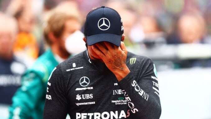 Lewis Hamilton y un arranque de pesadilla.