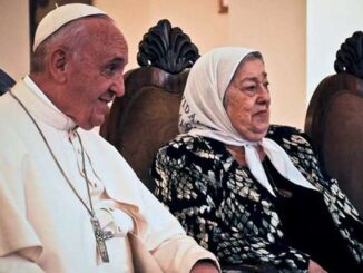 Hebe de Bonafini junto al Papa Francisco