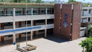 Alumnos de un colegio de Haedo hicieron tres amenazas de bombas seguidas y terminaron allanados