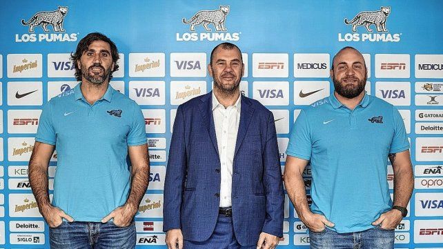 Michael Cheika junto a los nuevos miembros de su staff técnico.