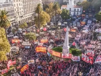 Alrededor de 100. 000 personas marchando por el día del trabajador