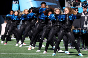 El equipo de animadoras de Carolina Panthers, los Topcats