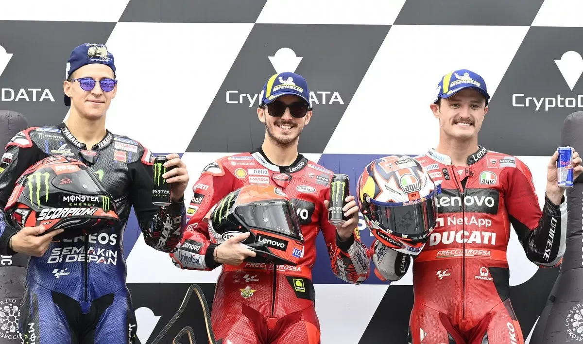 Quartararo, Bagnaia y Miller en el podio.