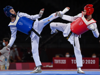 Lucas Guzmán (azul), en una batalla durante los Juegos Olímpicos de Tokio 2020.