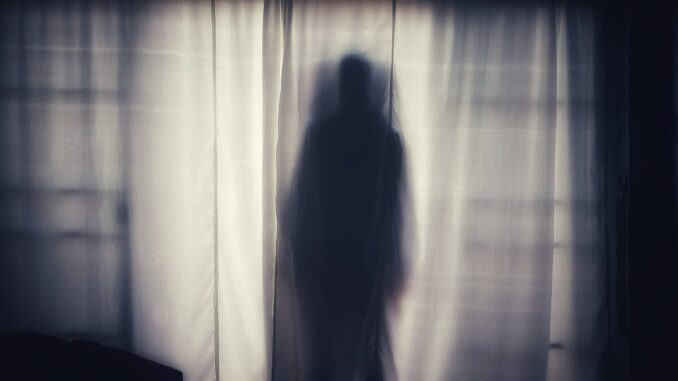 Una mujer singapurense contó que un ser paranormal la abusó sexualmente.