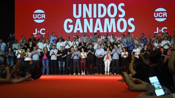 Acto de la U.C.R. en Costa Salguero conmemorando los 39 años de democracia.