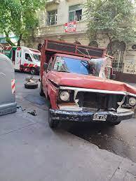 colectivo-chocó-a-camioneta-detenida-en-doble-fila