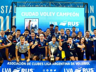 El equipo de Ciudad festejando con la Copa