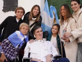 Esteban Bullrich y su familia en el acto (Fotos: Franco Fafasuli/ Infobae)