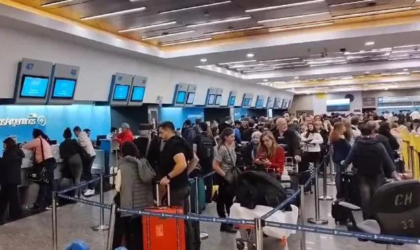 Caos en Aeroparque: vuelos demorados