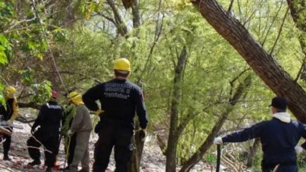 La Policía de la Ciudad cerró el predio para dar con el atacante.