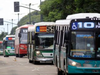 Aumentan colectivos y trenes