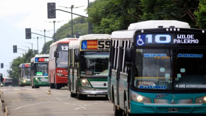 Aumentan colectivos y trenes