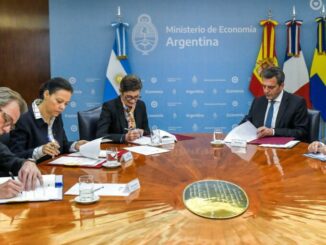 Sergio Massa junto a los embajadores de España, Francia y Suecia.