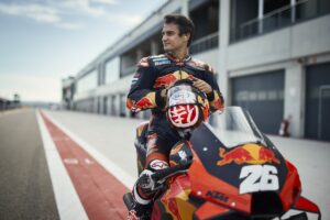 Dani Pedrosa luciendo su KTM.