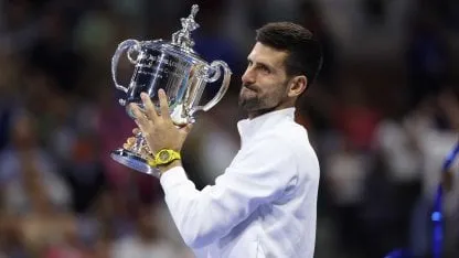 Djokovic con la copa.jpg