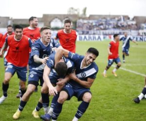 Titulares ysuplentes en un grito de gol fundamental para el ascenso.