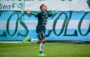 Sotelo festejando un gol de Ituzaingó.