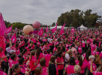Se realizó una caminata para concientizar sobre el cáncer de mama