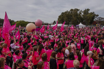 Se realizó una caminata para concientizar sobre el cáncer de mama
