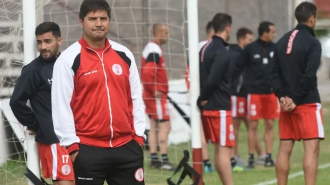 Alejandro Abaurre al mando de Huracán Las Heras