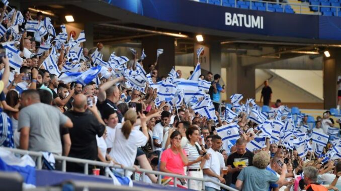 Israelitas alentando a su selección. (GETTY IMAGES)