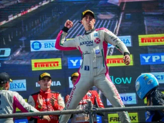 Leonel Pernía celebrando un nuevo campeonato.