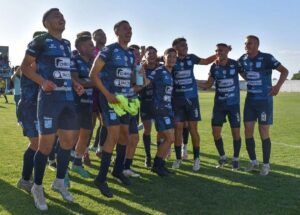 Los jugadores de Liniers festejando el pase a la final.