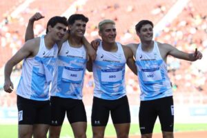 La felicidad del equipo argentino de relevos por ganar la de bronce