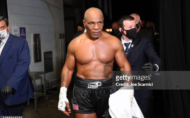 Mike Tyson regresa al cuadrilátero: la leyenda del boxeo vuelve a pelear.