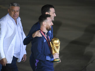 Tapia tras Scaloni y Messi