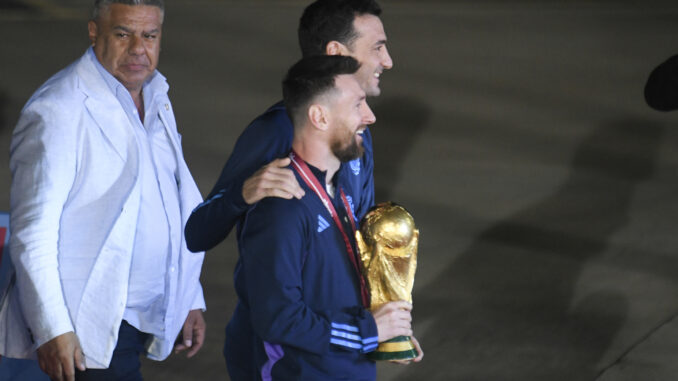 Tapia tras Scaloni y Messi