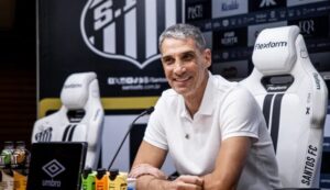 Juan Pablo Vojvoda en conferencia de prensa por su presentación en el club brasileño.