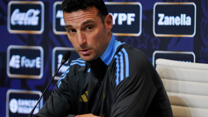(Scaloni en conferencia de la AFA)