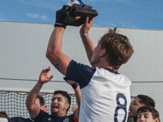Club Mitre levantando el trofeo ph: Andres Grossi