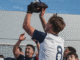 Club Mitre levantando el trofeo ph: Andres Grossi