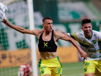 Brian Romero y Enzo Fernández festejando el gol agónico de la victoria frente a Palmeiras