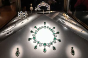 Robo-en-el-Louvre-joyas-de-la-corona