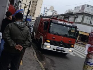 Llegada de los bomberos al lugar del accidente.