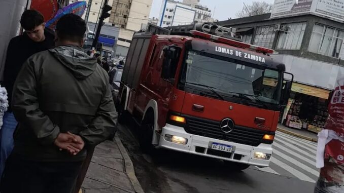Llegada de los bomberos al lugar del accidente.