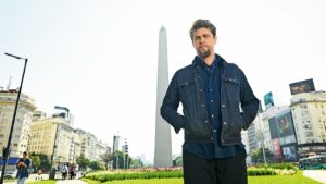 Andy Muschietti, la voz de Max en "Minions & Monstruos".